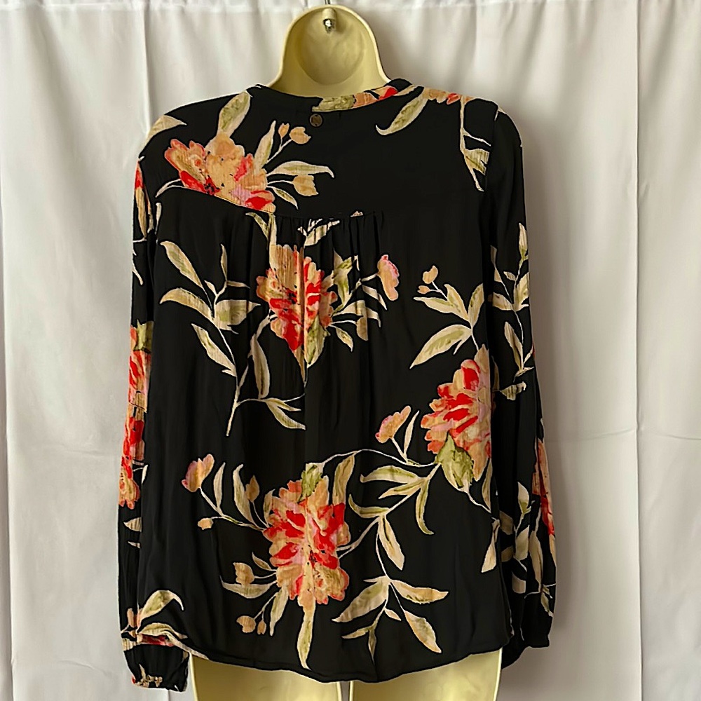 Billabong Cute Boho Floral Key Hole Front Tie Shirt Top **Size M** 🌺🌸 - Picture 2 of 5